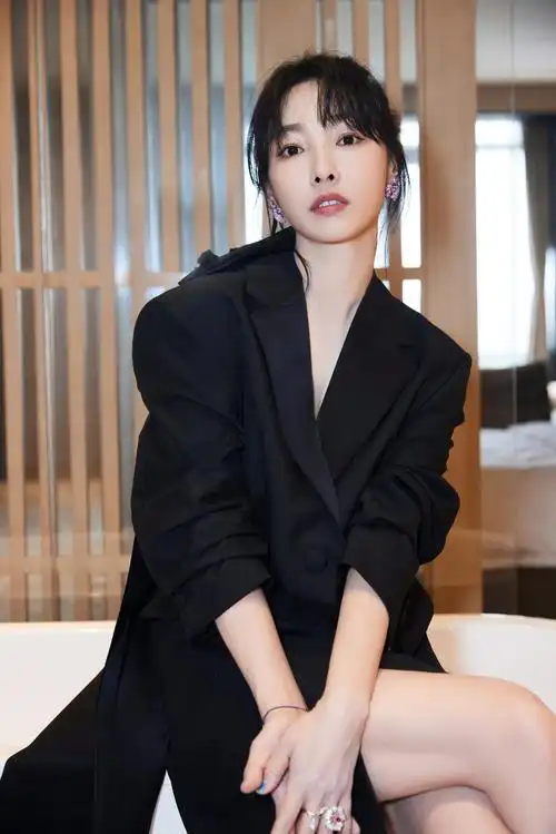 白百何写真,简约温婉,优雅慵懒, 松弛有度,自由随性 – 爱读书