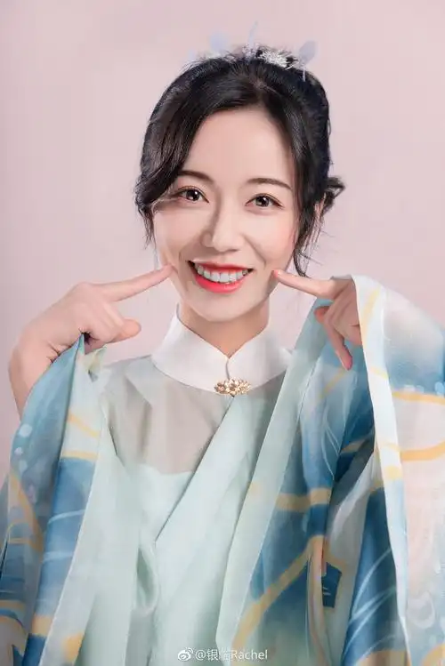 中国内地古风音乐原创女歌手,毕业于 a target="_blank" href="/item