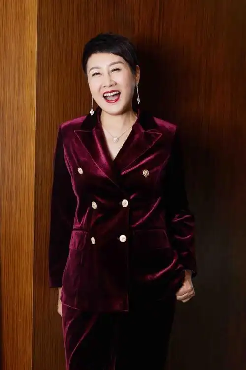 张凯丽"资深表演艺术家"获认可 寄语年轻演员引关注