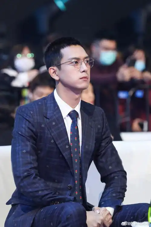 寸头#  寸头是检验帅哥的唯一标准,人长得帅,什么样的发型都能hold住