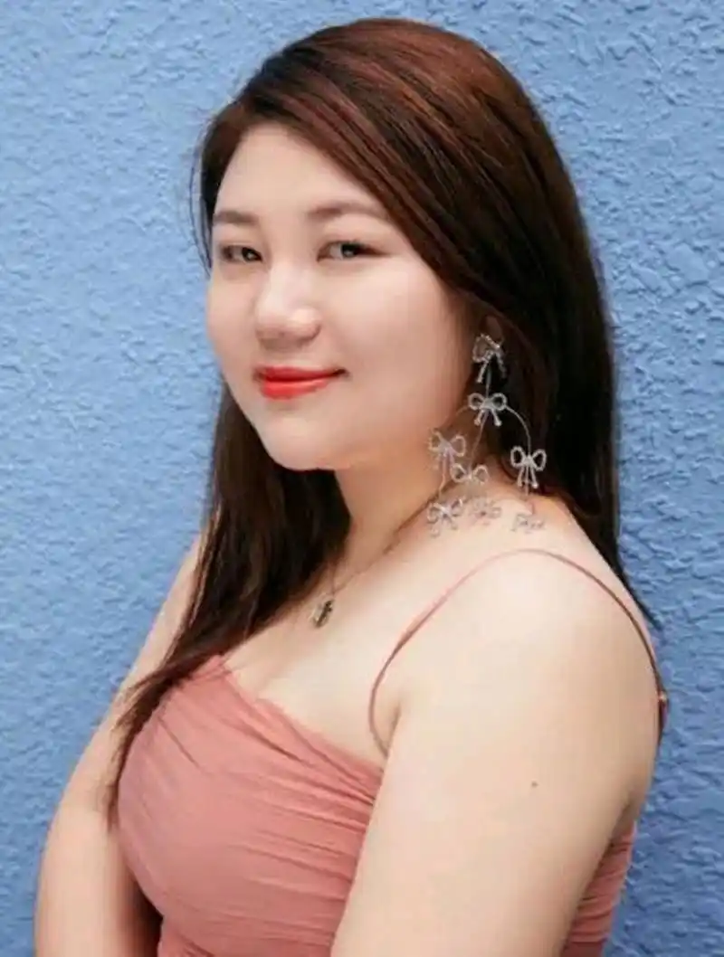 2004年,19岁的杨天真拿着父母给她留学的18万块钱