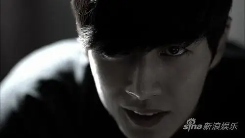 《坏家伙们》朴海镇冷酷眼神获网友点赞