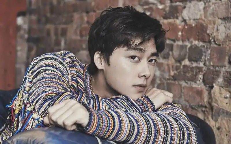 李易峰红秀杂志封面图片桌面壁纸