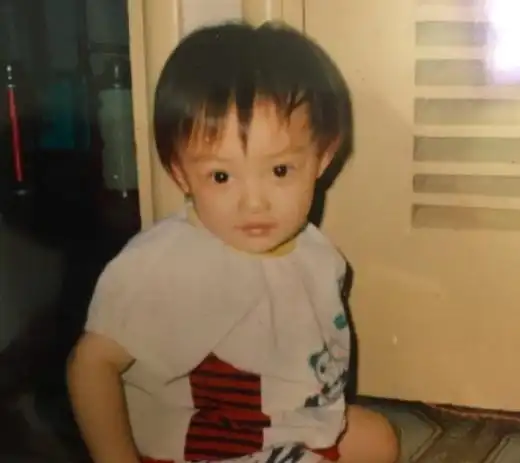 贾玲童年照美到撞脸德善,baby娜扎从小秀气,基因真是有够优越的