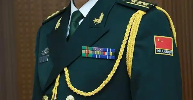 如何正确识别我军军官胸前的资历章就看这3大要素就明白了