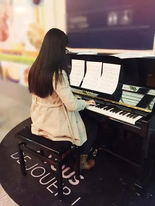 附:《遇见》钢琴曲:唯美钢琴曲 -——遇见