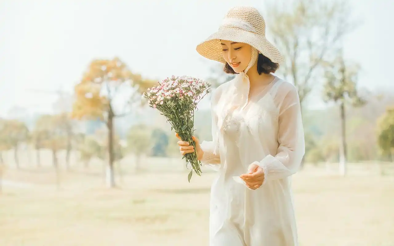 清纯草帽美女甜美户外写真高清壁纸高清大图预览1920×1200_美女壁纸