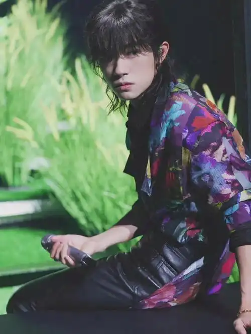 男明星长发造型只服这几位王一博眼前一亮肖战李现太斯文