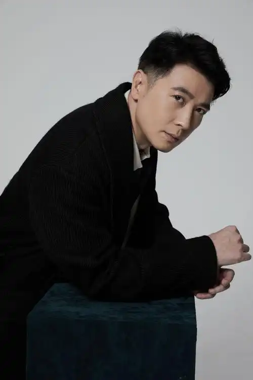 保剑锋时尚写真曝光 气质沉稳尽显熟男魅力|秦岚|邓家佳_网易订阅