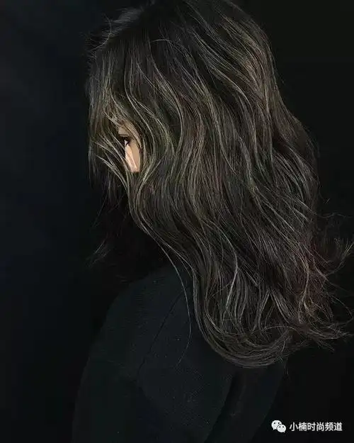 烟熏灰色头发图片(来年就是要染这个发色) - 赤虎壹号