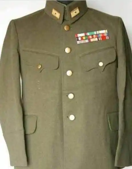 日军都是穿着这种立领式军服,同时它也是日本陆军最后一款立领军服