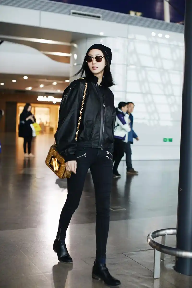 张钧甯机场率性简约街拍图片35