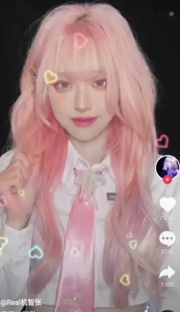 机智张的这段视频是为了拍出同一件衣服女生化妆前后