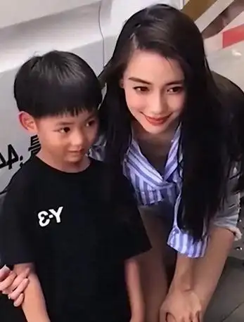 杨颖不会和黄晓明争夺抚养权,复出无望,难以给孩子一个稳定的生长环境