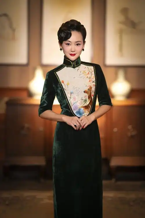 张定涵最新"剧照"大曝光,这些衣服只有她穿才美!_旗袍照