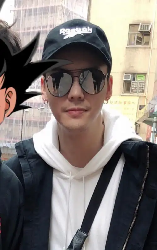 [消息]路人香港偶遇陈伟霆 被赞超瘦超帅性感胡渣瞩目!