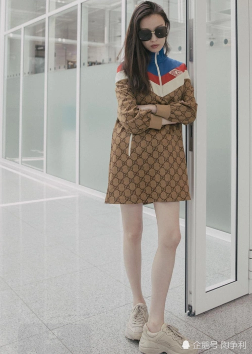 央视春晚小品《开往春天的幸福》女主角倪妮的腿备受关注 - 倪妮演的