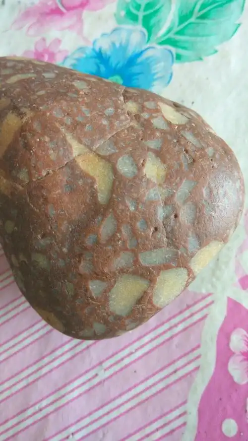 这是一块月球角砾岩陨石非常难得请朋友们多给于关注和点评