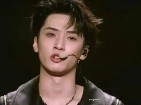 严浩翔在澳门演唱会现场哭了好像很少看到他这么脆弱的样子