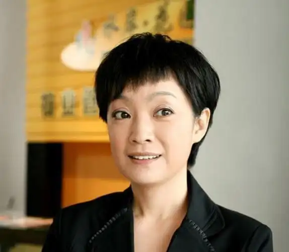 别看王海燕并不是那种流量型的女演员,但她的实力可是丝毫不输张嘉译.