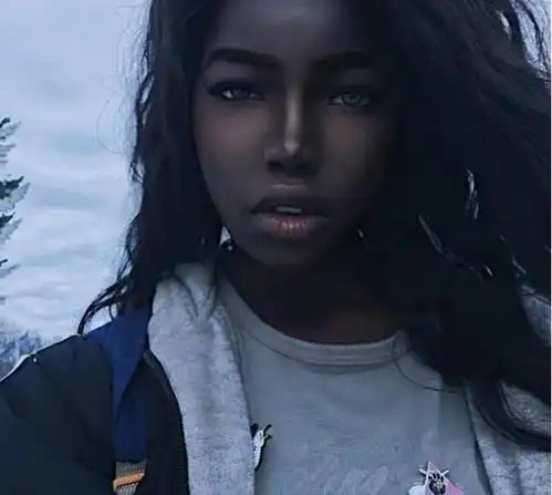 > (baidu)她是世上最美黑皮肤女神 五官精致堪比真人芭比