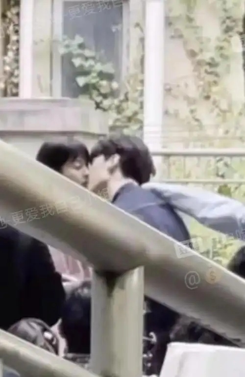 关晓彤范丞丞吻戏路透曝光,表情太享受了