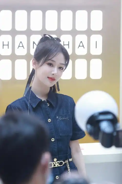 #杨紫今日活动生图##长相思待相见#