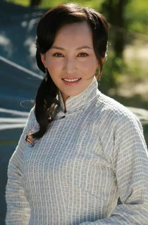 岳丽娜家庭状况(陪伴丈夫23年不离不弃)(8)