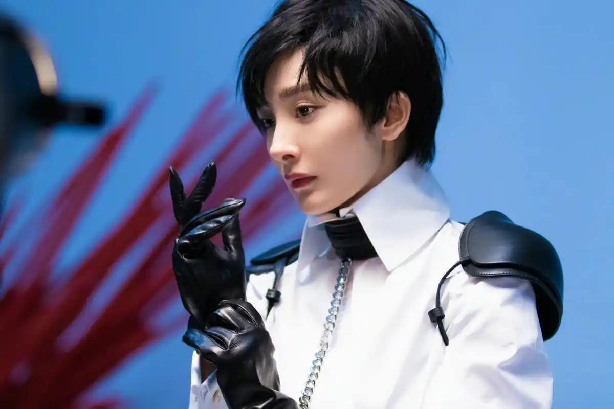 杨幂短发拍时尚大片,是帅气的中性幂了!