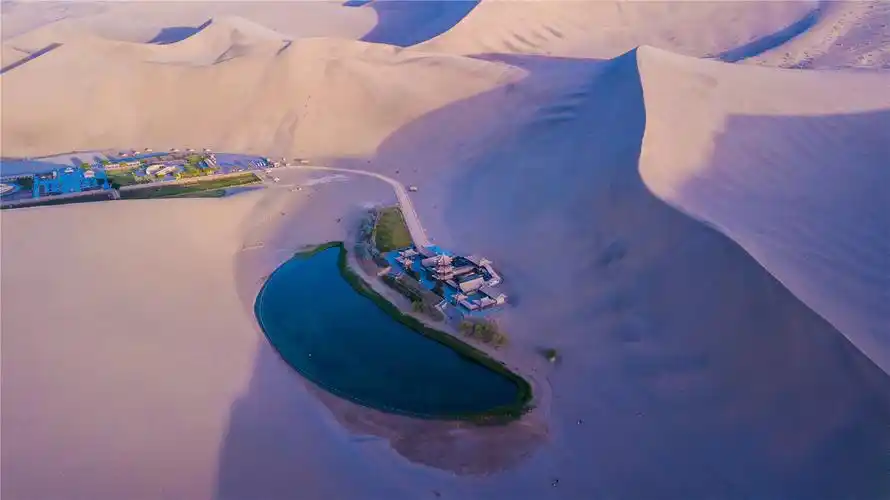 敦煌大漠生态环境改善月牙泉水位上升