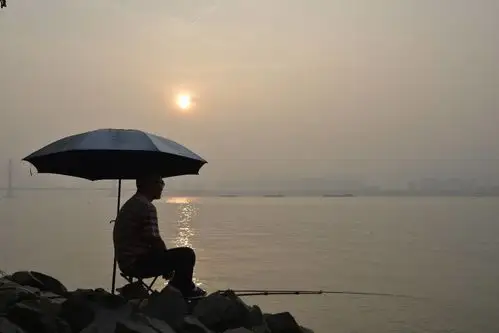 霾天钓鱼