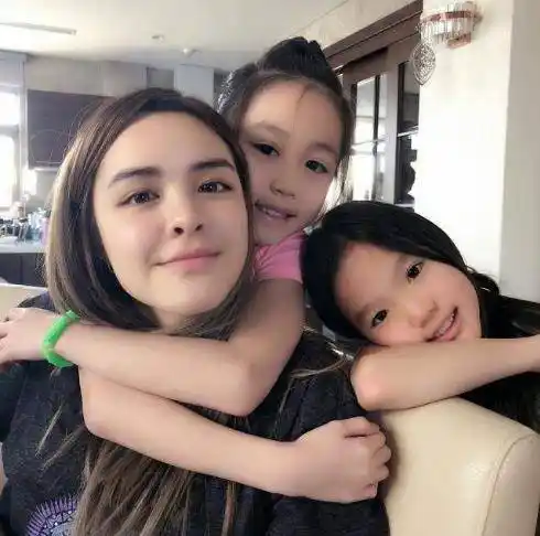 3段婚姻3个娃 50岁钟丽缇依旧时尚火辣 - 191fun排行网