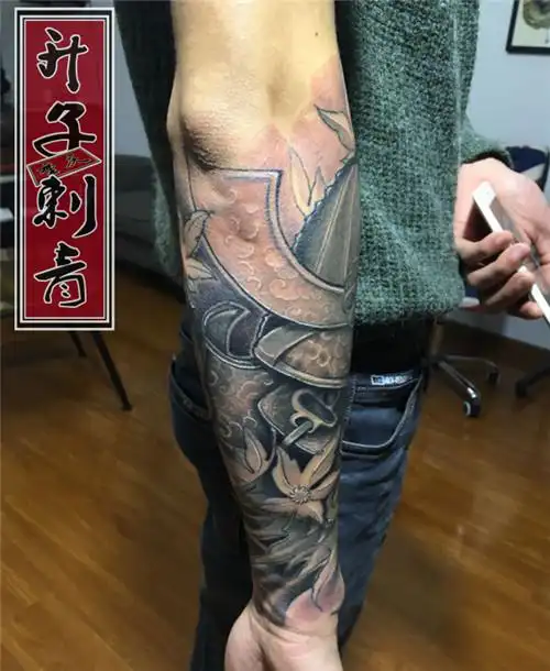 手臂遮盖失败纹身武士花臂纹身