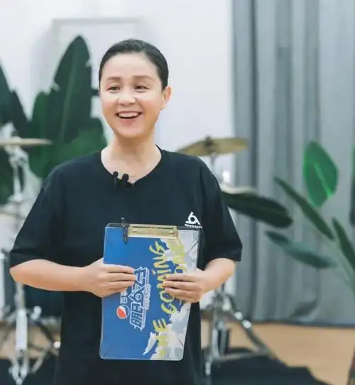 龙丹妮表示不阻拦艺人谈恋爱,廖俊涛吐槽:但是需要报备