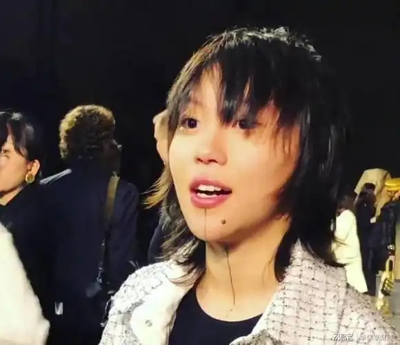 窦靖童作为王菲和窦唯的女儿,窦靖童很好的遗传了父母的音乐才华