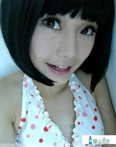 我是小胸女我自拍!胸小的女人就不受欢迎吗?