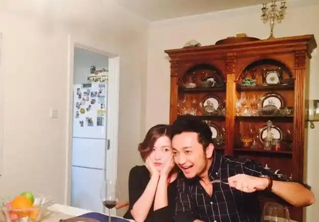 小尼被曝与王冠隐婚生子与朱迅有7年情史今与月亮姐姐传绯闻