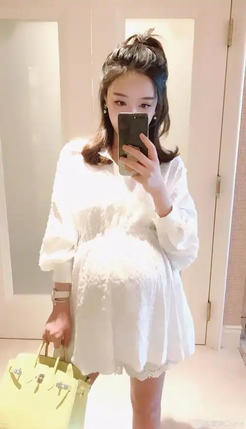 王思聪前女友怀孕33周四肢纤细只胖肚子用三个字向网友撒娇