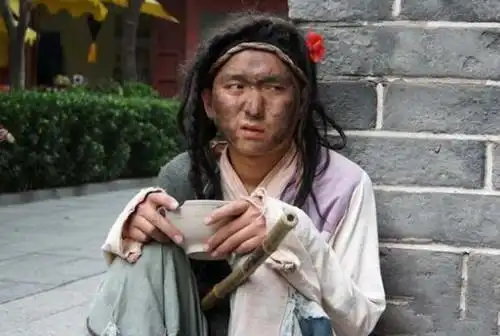 古代一穷小子靠富婆生活当官后收取贿赂却成为一代名相