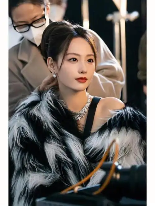 离婚后,如今再看张嘉倪与买超的境遇,才明白风光背后的辛酸