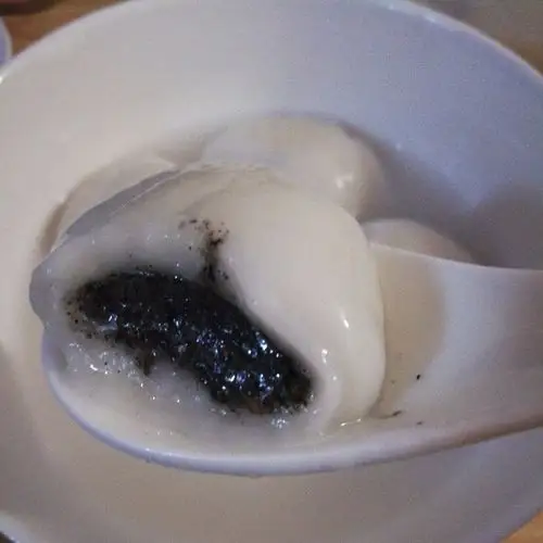 小花在成长做的汤圆