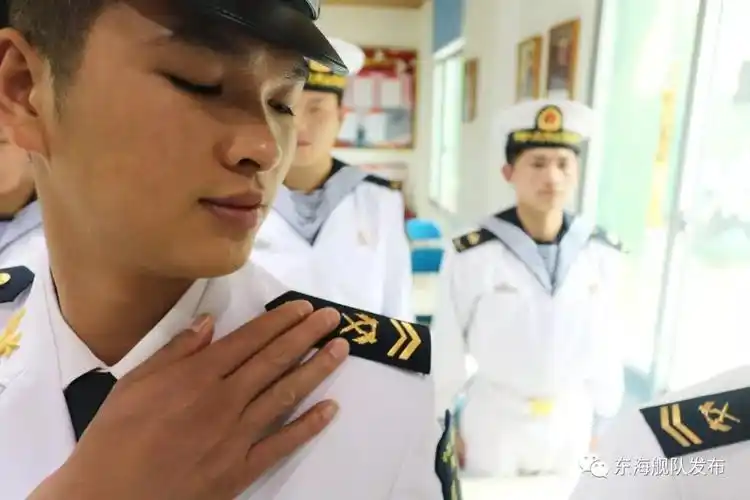荣耀时刻!东部战区海军举行士官晋升军衔仪式