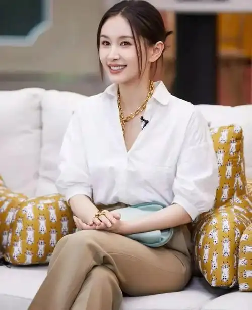 王子文的身高在娱乐圈当中属于非常典型的小个子,虽然身高上不占优势