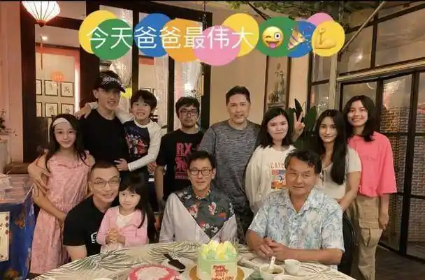 吴尊晒全家福庆父亲节,儿女准备爱心早餐,自称是最幸福的爸爸_neinei