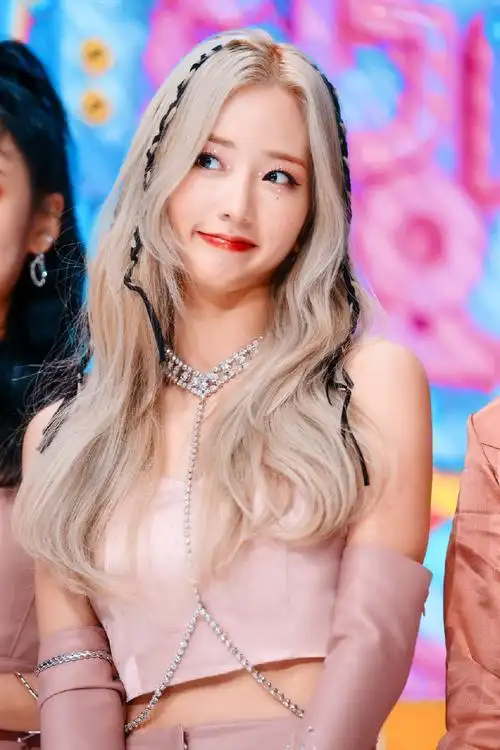 【官图】尹普美超话78#sparklingbomi#220302 sbs人气歌谣官网更新