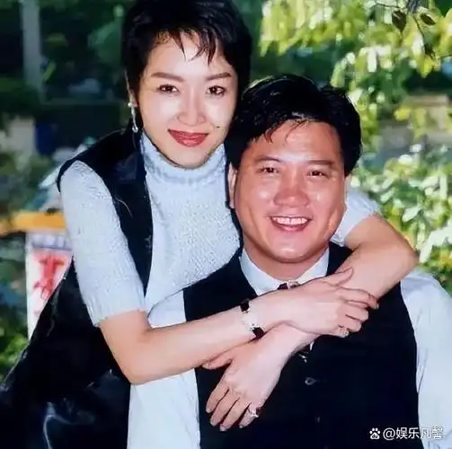 河南女婿万梓良与恬妞离婚28年又娶小16岁娇妻没烦恼
