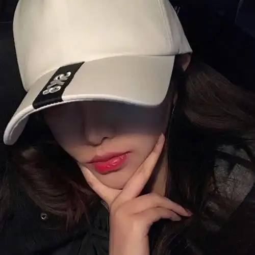 压低帽檐_戴帽子女生头像图片_扣扣居