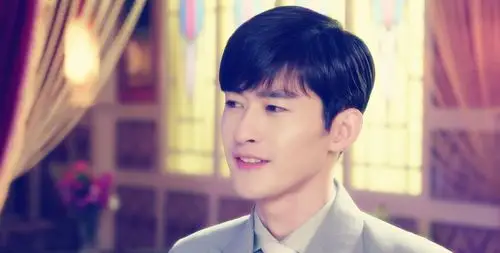 传奇大亨张翰一组高清照片展现完美侧脸太帅了