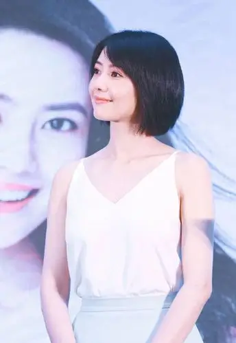 高圆圆换新发型,剪19岁时同款短发,网友:一直都没变过呀!