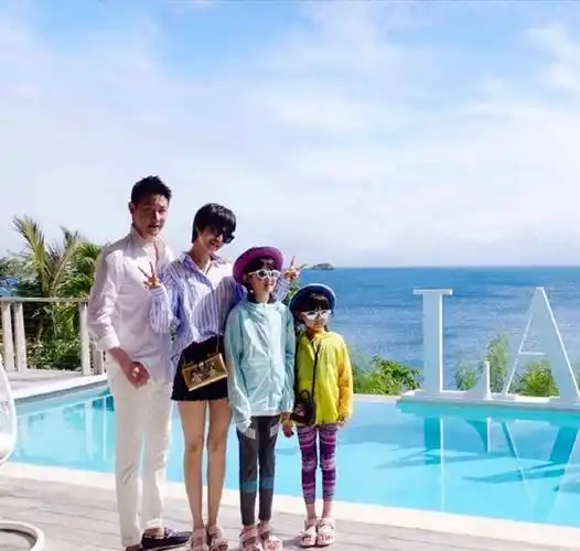 原创陆毅女儿愈发像鲍蕾贝儿12岁腿真瘦成筷子肉都长爸爸身上了